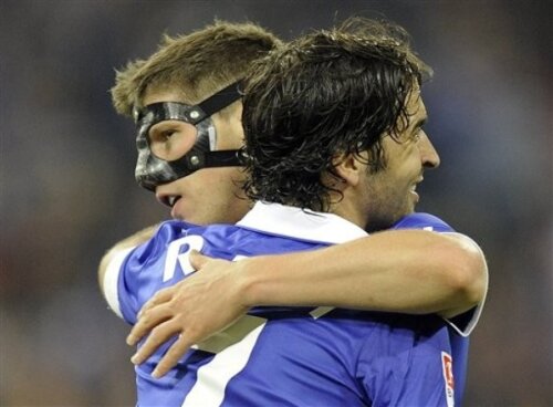 Raul şi Huntelaar au marcat pînă acum 18 goluri în Bundesliga