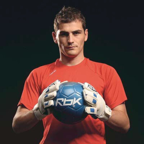 Casillas şi-a prezentat biografia » 