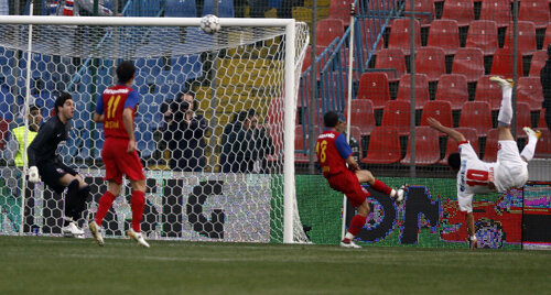 Golul înscris din foarfecă de Dănciulescu în poarta Stelei