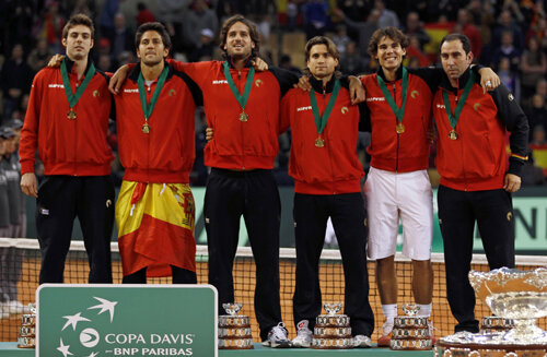 Granollers, Verdasco, Lopez, Ferrer, Nadal şi căpitanul Costa (de la stînga la dreapta). Doar primul va juca la anul în Cupa Davis