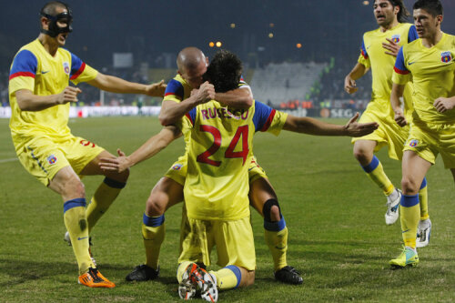Bucuria Stelei după primul gol marcat de Rusescu