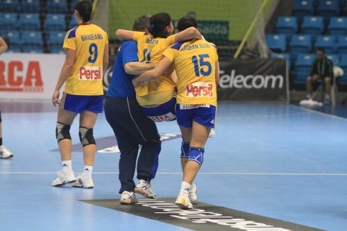 Oana Manea, la cîteva momente după accidentarea din meciul cu Tunisia. Foto: Marius Ionescu (Sao Paulo)