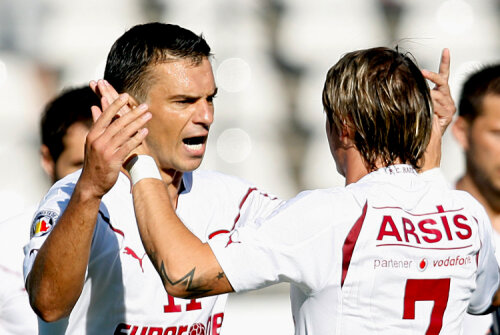 Daniel Pancu şi Ciprian Deac au fost la un pas de bătaie pe teren deşi adversarul amîndurora era Pandurii