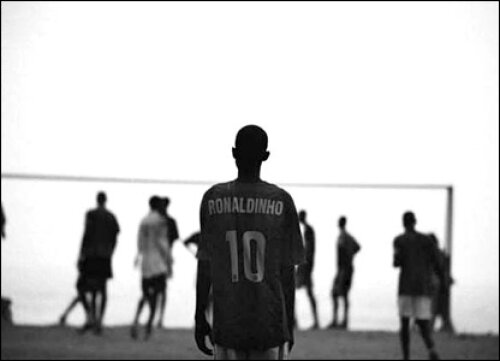 Un băiat din Angola şi-a ucis tatăl după o dispută încinsă pe tema meciului dintre Real şi Barcelona (foto: BBC)