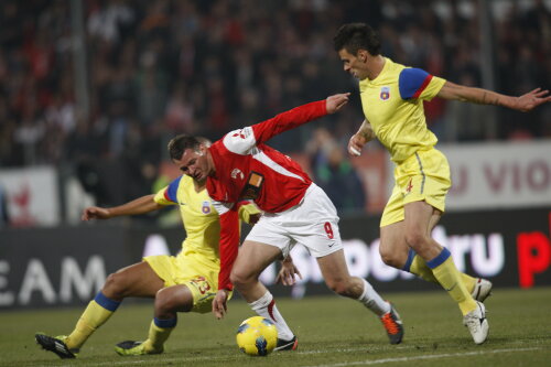 Marius Niculae si Valentin Iliev, in duelul din Derby-ul de Romania