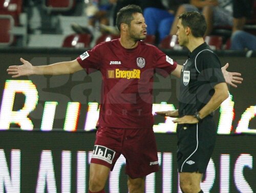 Ovidiu Haţegan l-a iertat de eliminare pe Nuno Diogo în minutul 5 al partidei Astra - CFR Cluj, scor 0-1