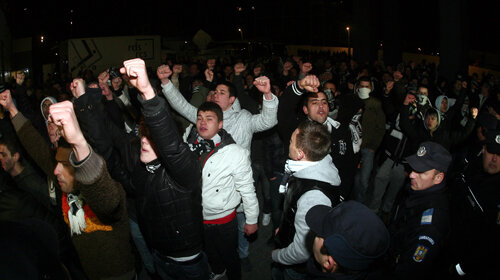 Suporterii clujeni au protestat după egalul obţinut de U cu Mioveni.