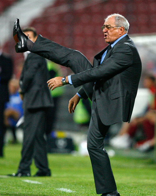 Viorel Hizo spune că jucătorii săi sînt afectaţi psihic de telefoanele rapidiştilor