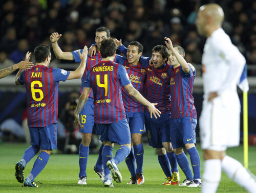 Leo Messi (al doilea din dreapta; 5 trofee și 55 de goluri cu Barça în 2011) nu poate pierde Balonul
de Aur FIFA din acest an, urmînd să-l egaleze pe Platini cu 3 trofee la rînd. FOTO Reuters