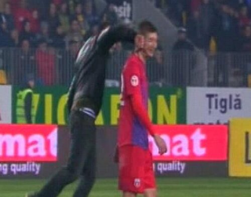 Dragoş Enache l-a lovit pe Galamaz în timpul partidei Petrolul - Steaua