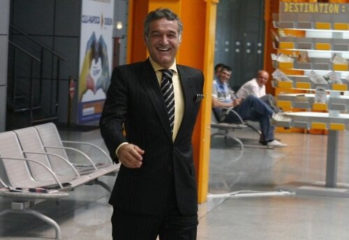 Lui Gigi Becali îi place să facă mişto de ceilalţi parteneri de întrecere. Se înfurie rău însă atunci cînd intră 