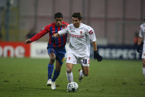 În toamna lui 2008, Mutu a fost adversarul Stelei cu Fiorentina: 0-0 în Italia şi 1-0 în Ghencea pentru italieni. FOTO Raed Krishan