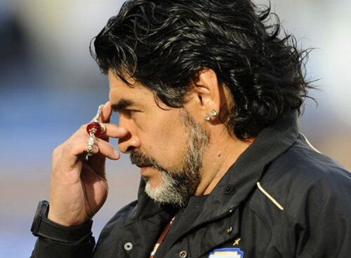 Maradona, amendat fiindcă l-a jignit pe Olăroiu
