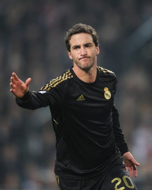 Gonzalo Higuain nu vrea să plece de la Real Madrid, în ciuda ofertelor tentante de la Chelsea şi Juventus