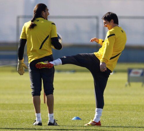 Glumele între Messi și Pinto sînt aproape zilnice