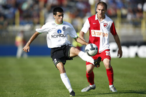 Pîrvulescu (23 de ani) a debutat în Liga 1 în luna şi anul în care a împlinit 20 de ani: august 2008