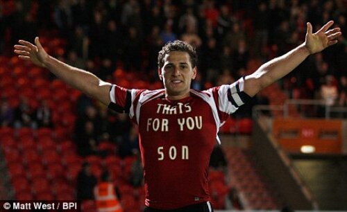 Billy Sharp a trecut prin clipe cumplite în octombrie, cînd fiul său a murit la puţin timp după ce s-a născut. Sursa: mailonline