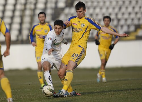 Enes Sipovici (în galben) s-a despărţit de Petrolul