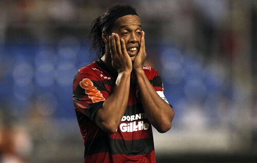 În ciuda deselor fițe și derapaje, Ronaldinho va fi păstrat de Flamengo în sezonul viitor