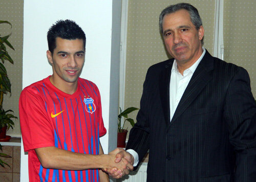 După ce a semnat cu Steaua, Pîrvulescu le-a promis suporterilor că-i va face să uite de faptul că s-a declarat dinamovist.