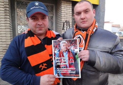 Fanii lui Şahtior au realizat postere de susţinere (foto: shakhtar.com)