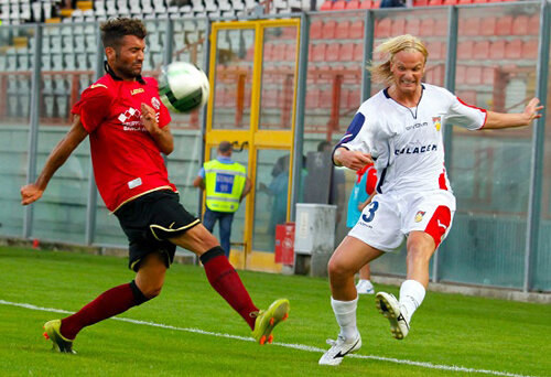 Simone Farina (dreapta) a fost chemat de Prandelli la viitorul stagiu la Coverciano al 