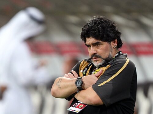 Maradona s-a contrat recent cu Olăroiu, antrenor la Al Ain