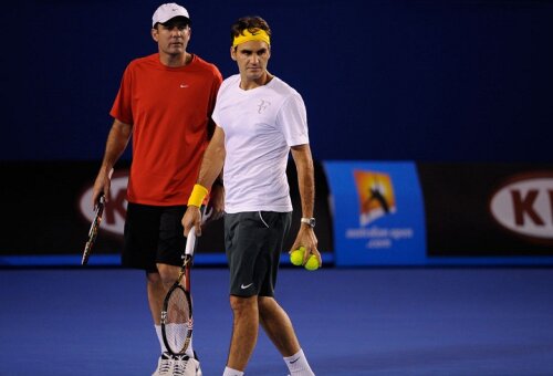 Roger Federer alături de Paul Annacone, antrenorul său (foto: australianopen.com)