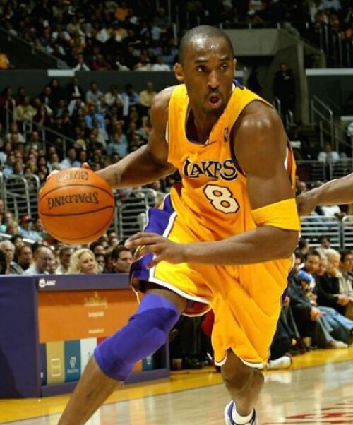 Cu Suns, Bryant a înscris aproape jumătate din punctele lui Lakers