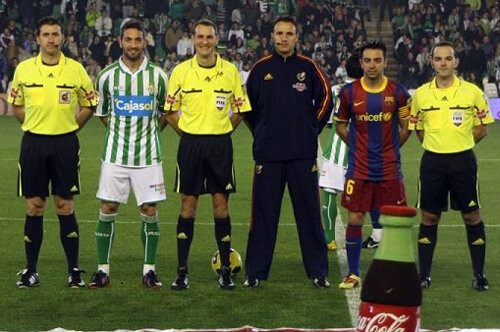 Cristi (în trening) a stat lîngă Xavi, fiind rezerva lui Carlos Clos la Betis - Barcelona 3-1, pe 19 ianuarie 2011