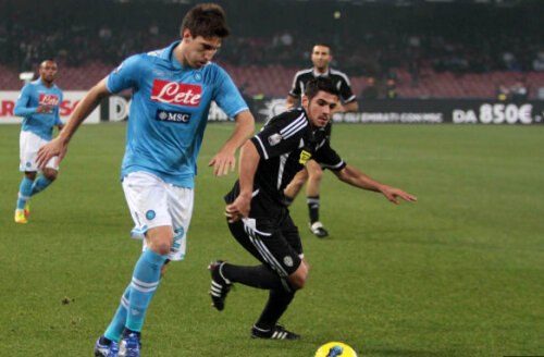 Popescu (în negru) a marcat singurul gol al Cesenei în meciul cu Napoli