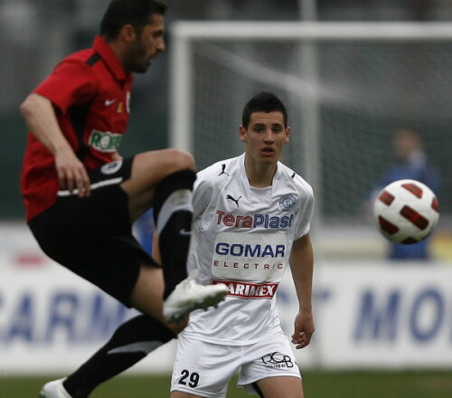 Paul Anton(în alb) e aproape de un transfer la CFR Cluj