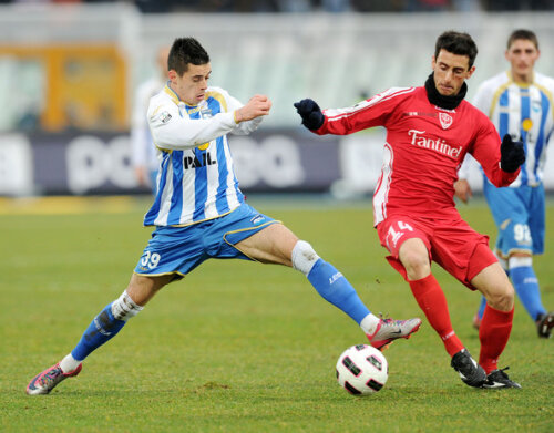 Adrian Stoian (stînga) a marcat cel de-al doilea gol pentru Bari