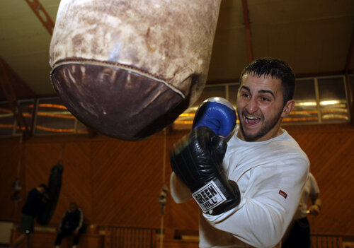 Răzvan Andreiana (56 kg) este unul dintre boxerii români cu şanse de calificare la Londra 2012