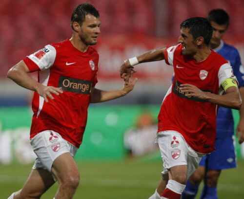 Niculae şi Dănciulescu vor negocia azi noi contracte cu Dinamo