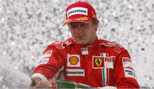 Trecut între 2009 și 2011 la raliuri, Raikkonen (32 de ani) tocmai a revenit în F1 la Lotus-Renault, unde are acțiuni