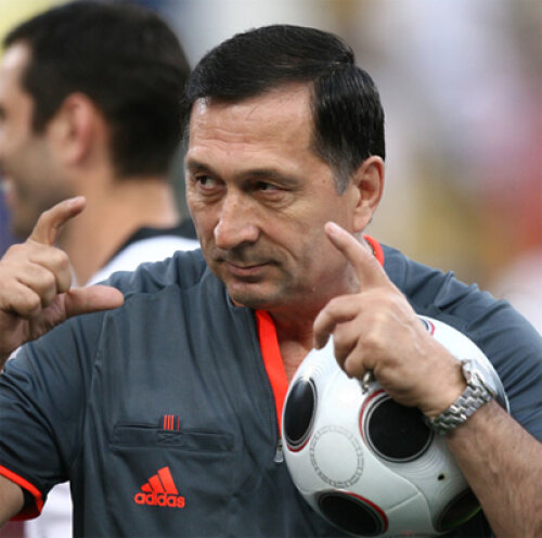 Crăciunescu ocupă locul 49, cu 40 de puncte, în topul mondial al celor mai buni arbitri din ultimii 25 de ani