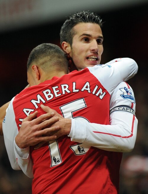 Robin van Persie a deschis scorul în derby-ul cu United din pasa lui Oxlade-Chamberlain, jucătorul schimbat de Arsene Wenger cu Arşavin