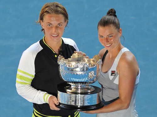 Svetlana Kuznetsova şi Vera Zvonareva au cîştigat proba de dublu feminin la Australian Open (foto: daylife.com)