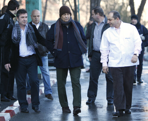 Dorin Mateuţ, Mircea Lucescu managerul de la Universitar, Cătălin Cîrstoiu. Spitalizarea lui Lucescu a costat 7.000 de euro