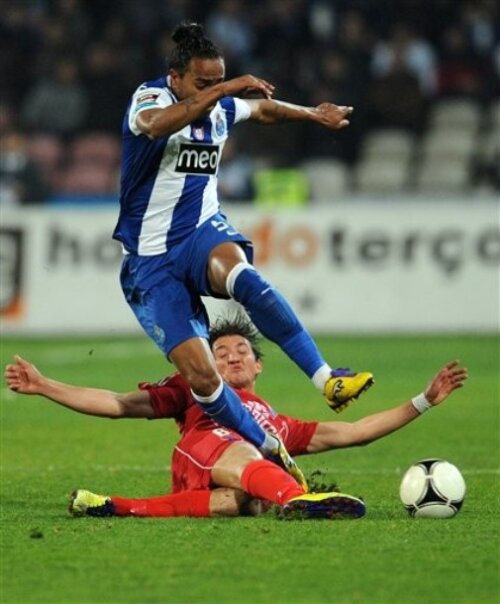 Alvaro Pereira a fost un anonim contra lui Gil Vicente (foto: daylife.com)