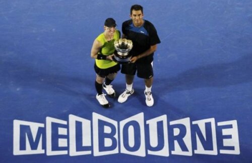 Horia Tecău şi partenera sa, Bethanie Mattek-Sands. foto: australianopen.com