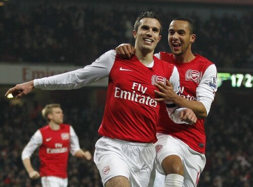 Van Persie şi Walcott au marcat cele trei goluri ale gazdelor (foto: Getty)
