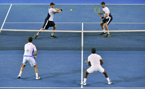 Mike Bryan şi Bob Bryan în finala de la Australian Open Foto: Reuters