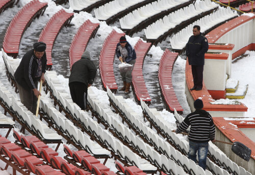 Poză făcută anul trecut pe stadionul Dinamo, acolo unde tot deţinuţii au fost contractacţi pentru deszăpezire