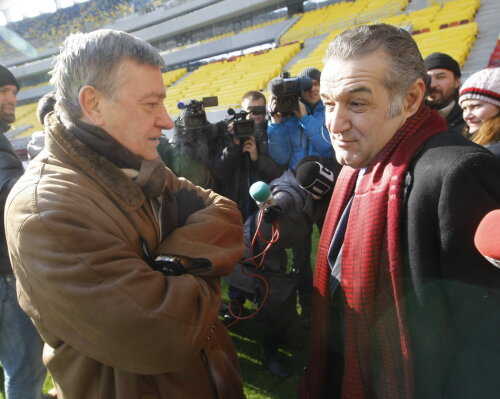 Mircea Sandu s-a întîlnit cu Gigi Becali şi cu Sorin Oprescu astăzi la Arena Naţională pentru a vedea cum se prezintă gazonul