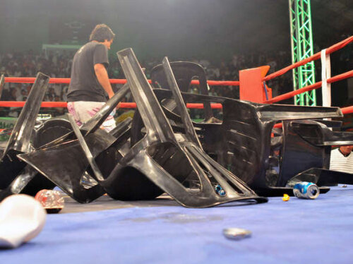 Meciul de box Casimiro-Lazarte s-a încheiat cu o bătaie generală. Sursa: mdphoy.com