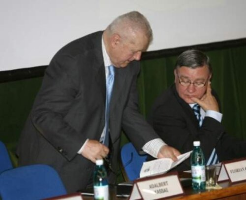 Lovit de criza mondială, Pădureanu, 76 de ani, spune că niciodată nu a simţit să-i fie atît de greu cu rezolvarea problemelor financiare ale clubului