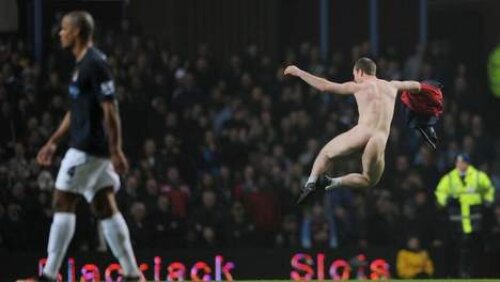 Apariția streaker-ului a dus la întreruperea jocului