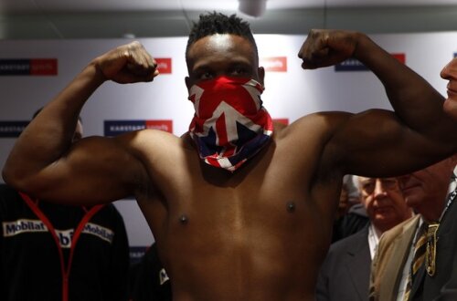 Dereck Chisora, la cîntarul oficial (foto: Reuters)